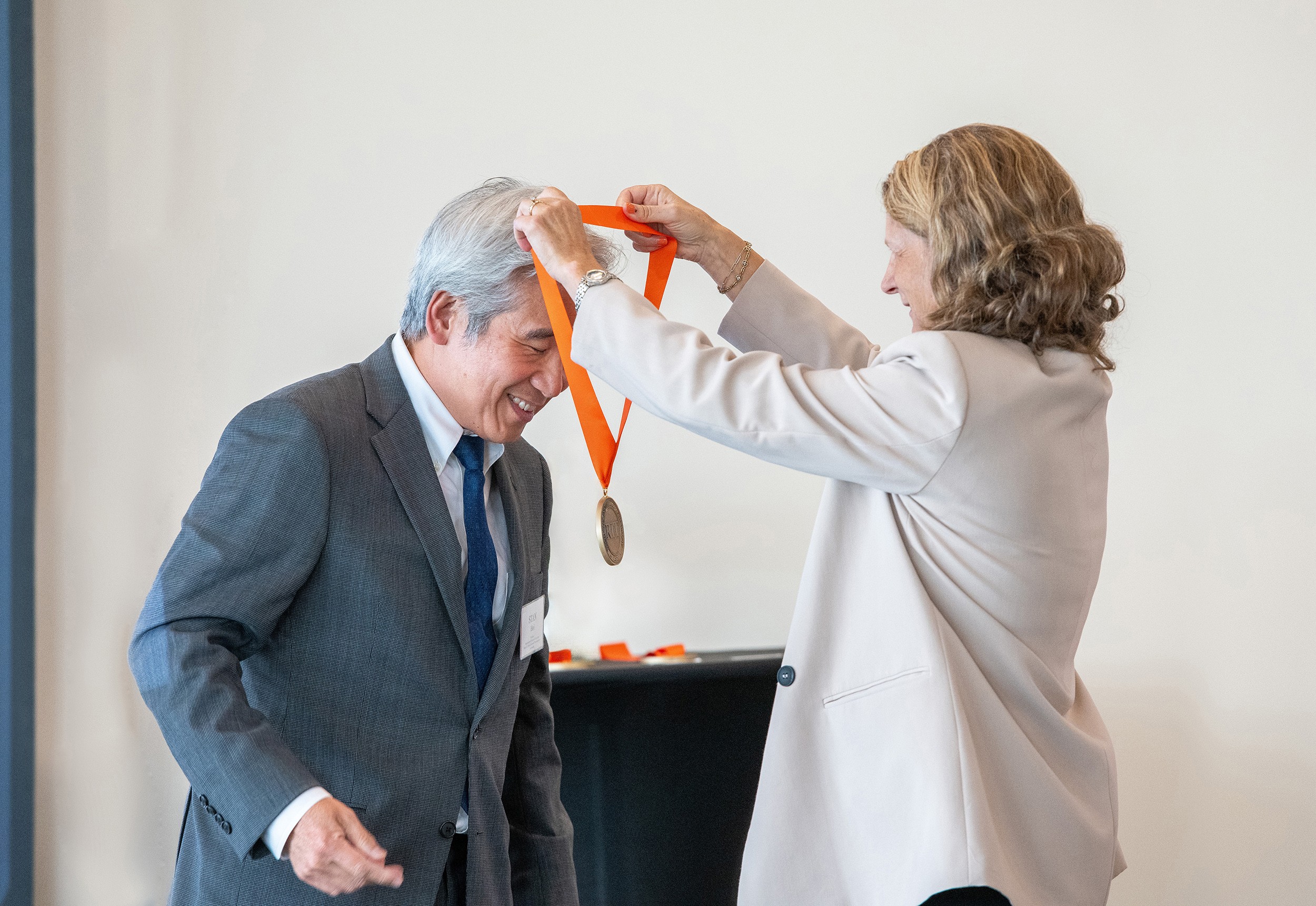 Chun-Keung “Stan” Hoi, left, receives a medallion from Saunders College of Business Dean Jacqueline Mozrall. Hoi and fellow faculty member Sean Hansen earned Saunders College of Business endowed professorships in an installation ceremony Sept. 26.