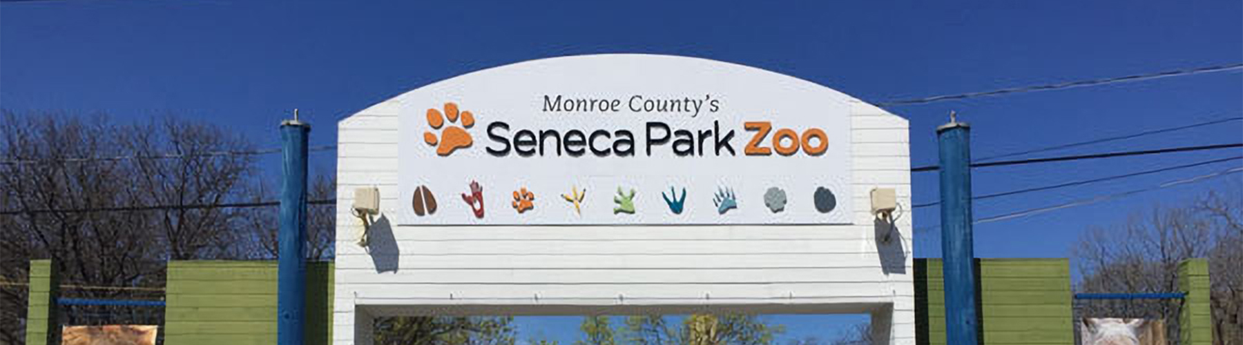 the entrance to the Seneca Park Zoo